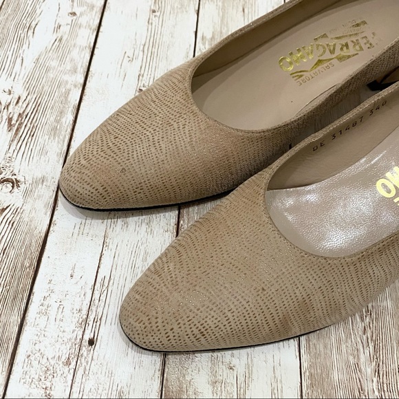 SALVATORE FERRAGAMO Nude Beige Textured Leather Low Heel Pumps Size 8 AAAA - Picture 2 of 15
